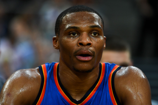 通过詹姆斯 通过詹姆斯