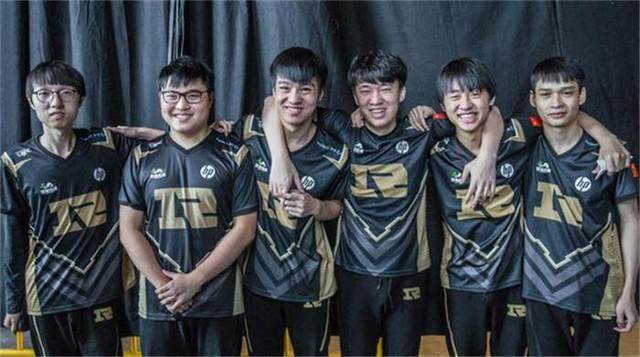 领跑湖边水 领跑湖边水