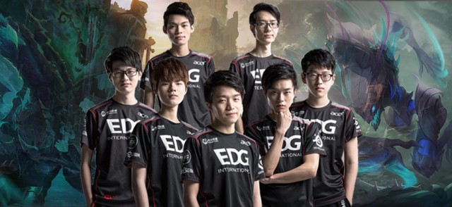 于困境时 于困境时