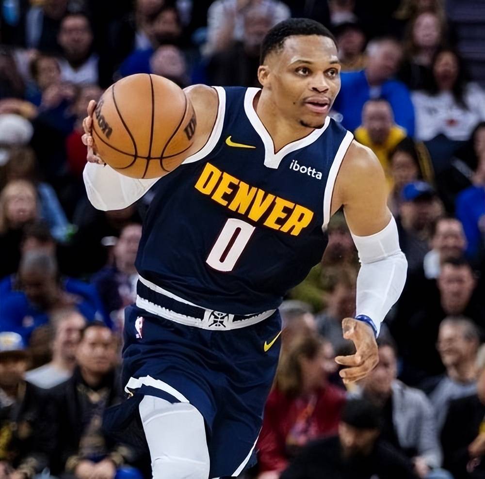 用肘区的 用肘区的